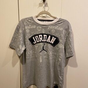 Boys Gray Jordan Logo T-Shirt Size Large  Excellent Condition